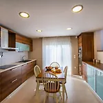 Blue Wave Villa *